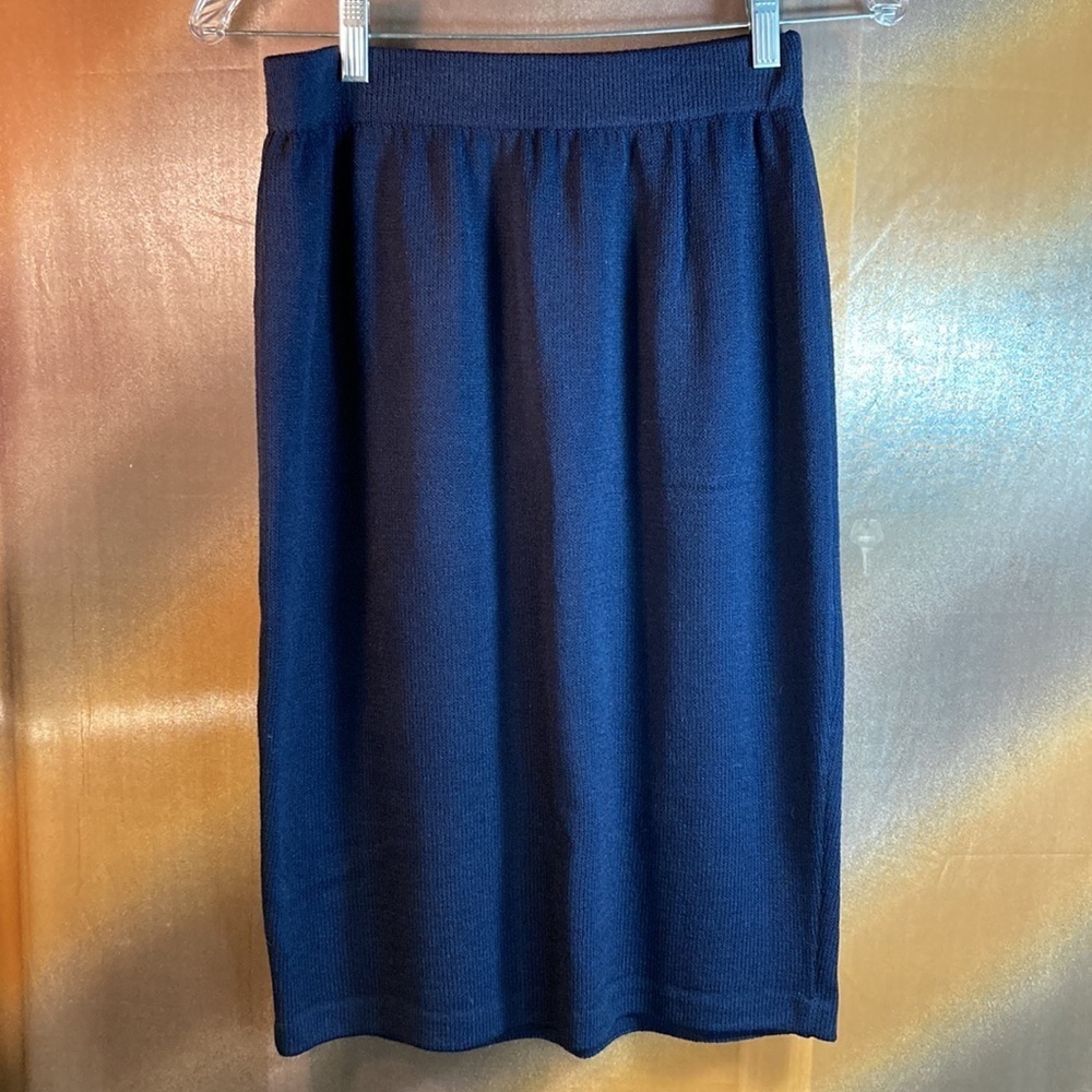 Vintage St John by Marie Gray  knitwear navy skirt. Size 8. 26” waist B1‎